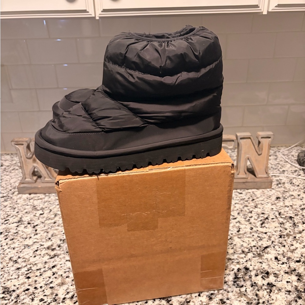 H&M Black Quilted Boots - Picture 2 of 5
